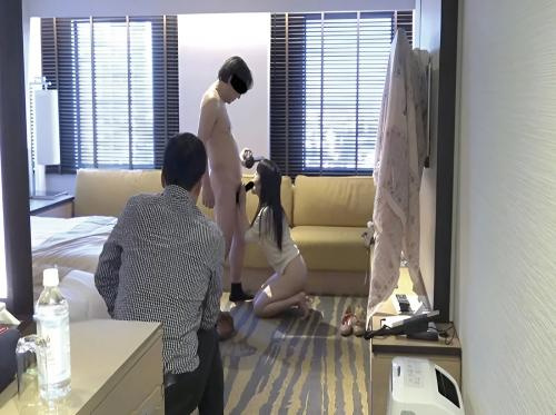 Sở thích quái dị của chồng là nhìn vợ địt nhau với người khác