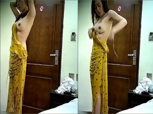 ตรวจสอบของสาวเท้าสวยในเมืองเก่า
