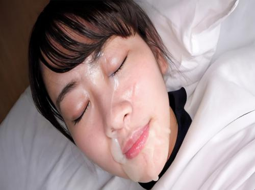射精在淫蕩女學生的臉上