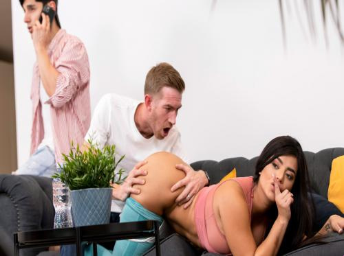 Pacar seksi dari sahabat saya