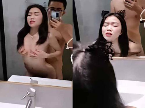 Em sugar baby đang rửa mặt thì bị địt