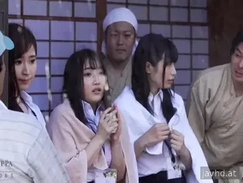 與 Lust Babys 一起喝醉的杯 3 女孩