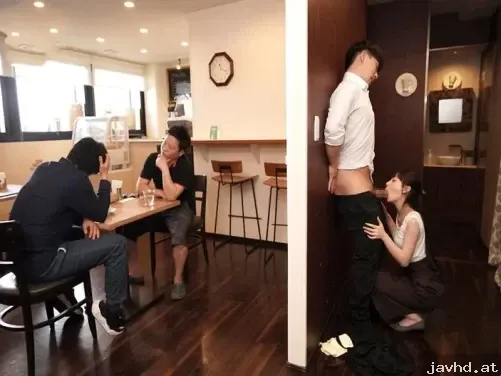 Isteri bos yang cabul menggoda saya apabila datang ke rumah