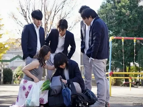 ลูกชายโง่พาคุณกลับไปมีเพศสัมพันธ์กับแม่เลี้ยง