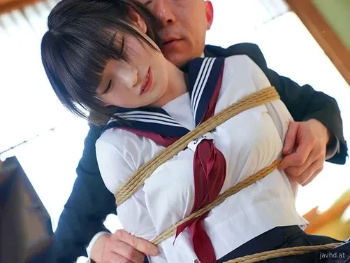 Cosplay de colegial para fazer sexo com o sogro