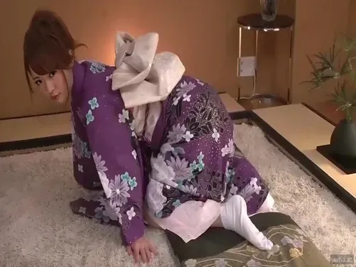 姐姐躲著父母出去和男朋友一起慶祝