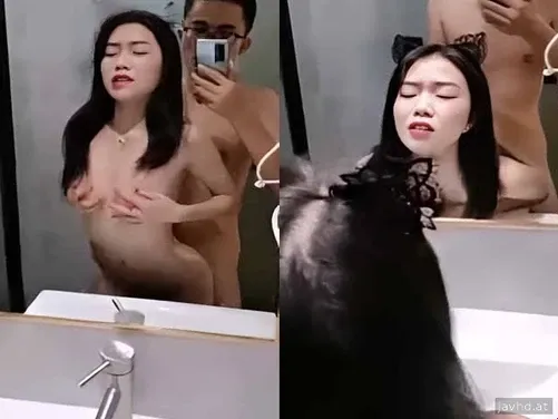 Sugar baby se lava la cara cuando la follan
