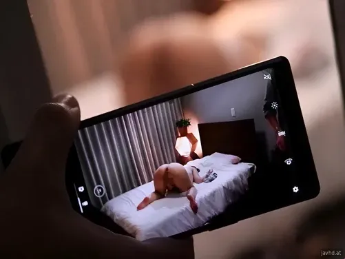 भाभी हस्तमैथुन कर रही थी जब उसे पकड़ लिया गया