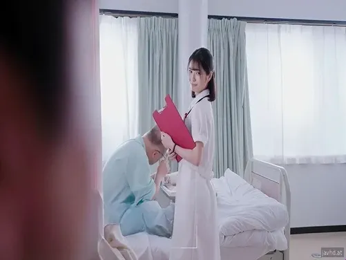 Ella y la madre de Kyoko Nakamura son pornográficas.