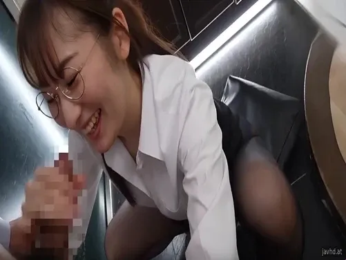 ขอให้เพื่อนร่วมงานพาขากลับบ้านและผลลัพธ์ที่มีความสุข