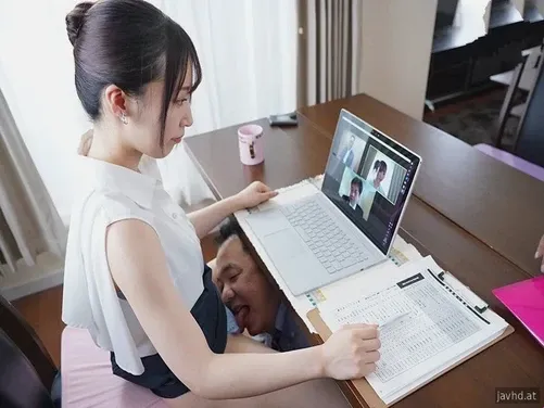 女上司潮見麻衣讓員工滿意