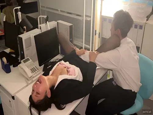 Fazer horas extras com colegas de trabalho libidinosos