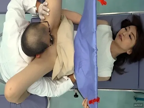 El nombre del médico ginecólogo calvo y pervertido