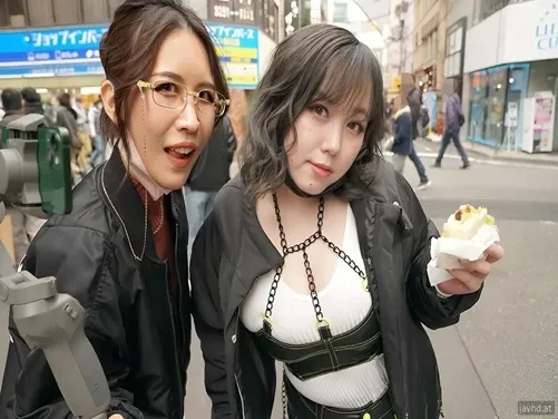 Challenge to go to a hotel with a stranger met on the street